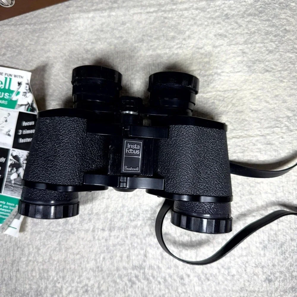 Bushnell‎ Insta-Focus Binoculars w Rare Hard Cover Jack In The Box Case Vintage